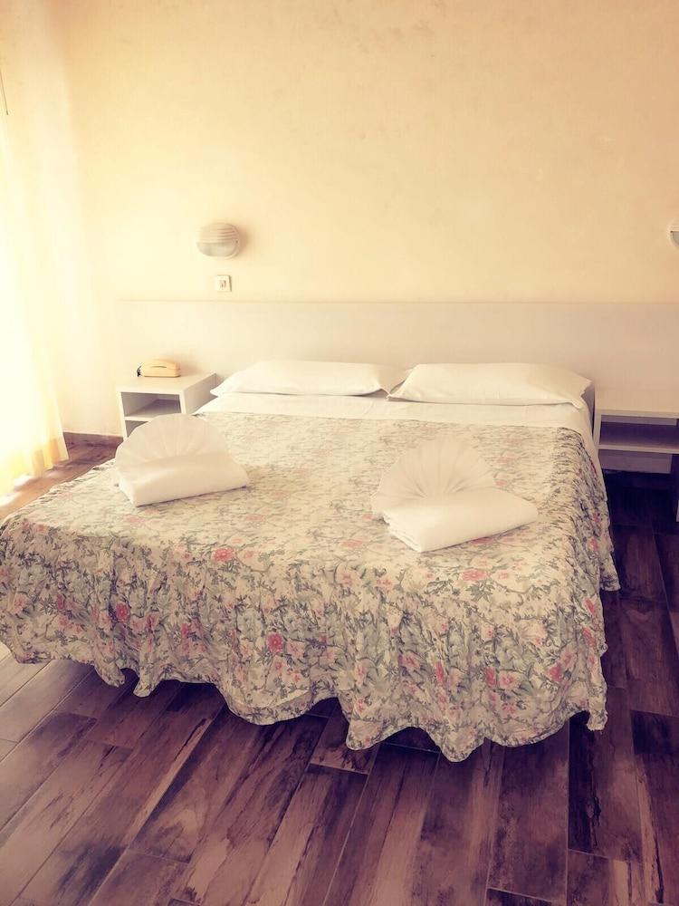 Hotel Brenta Viserbella di Rimini Ngoại thất bức ảnh