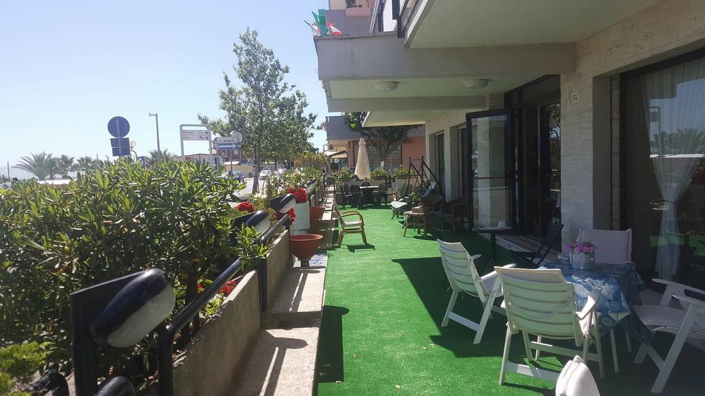 Hotel Brenta Viserbella di Rimini Ngoại thất bức ảnh