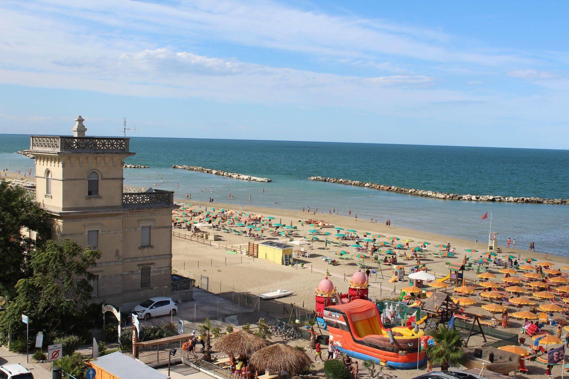Hotel Brenta Viserbella di Rimini Ngoại thất bức ảnh