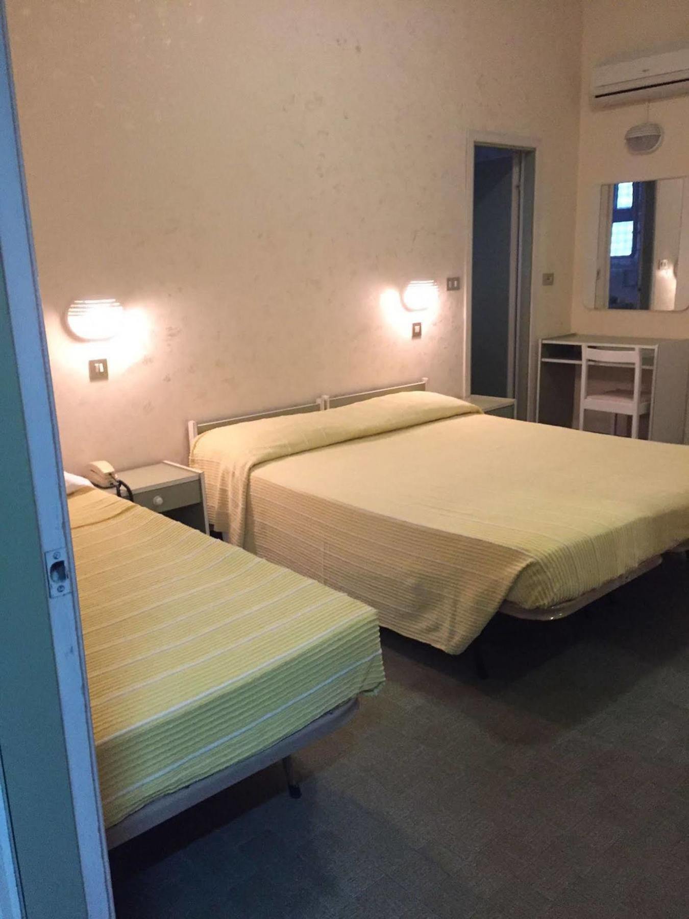 Hotel Brenta Viserbella di Rimini Ngoại thất bức ảnh
