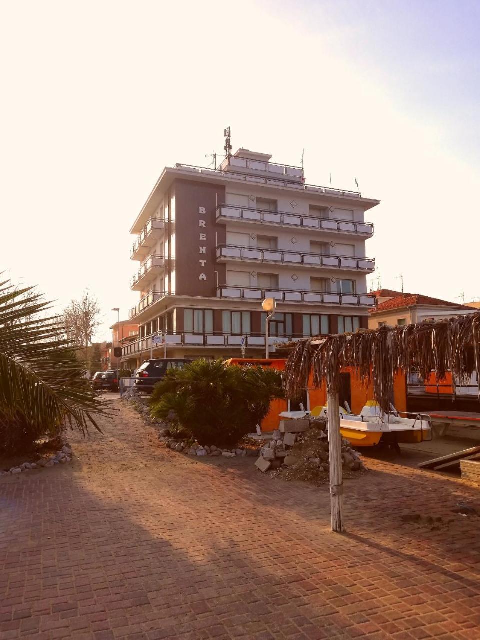 Hotel Brenta Viserbella di Rimini Ngoại thất bức ảnh